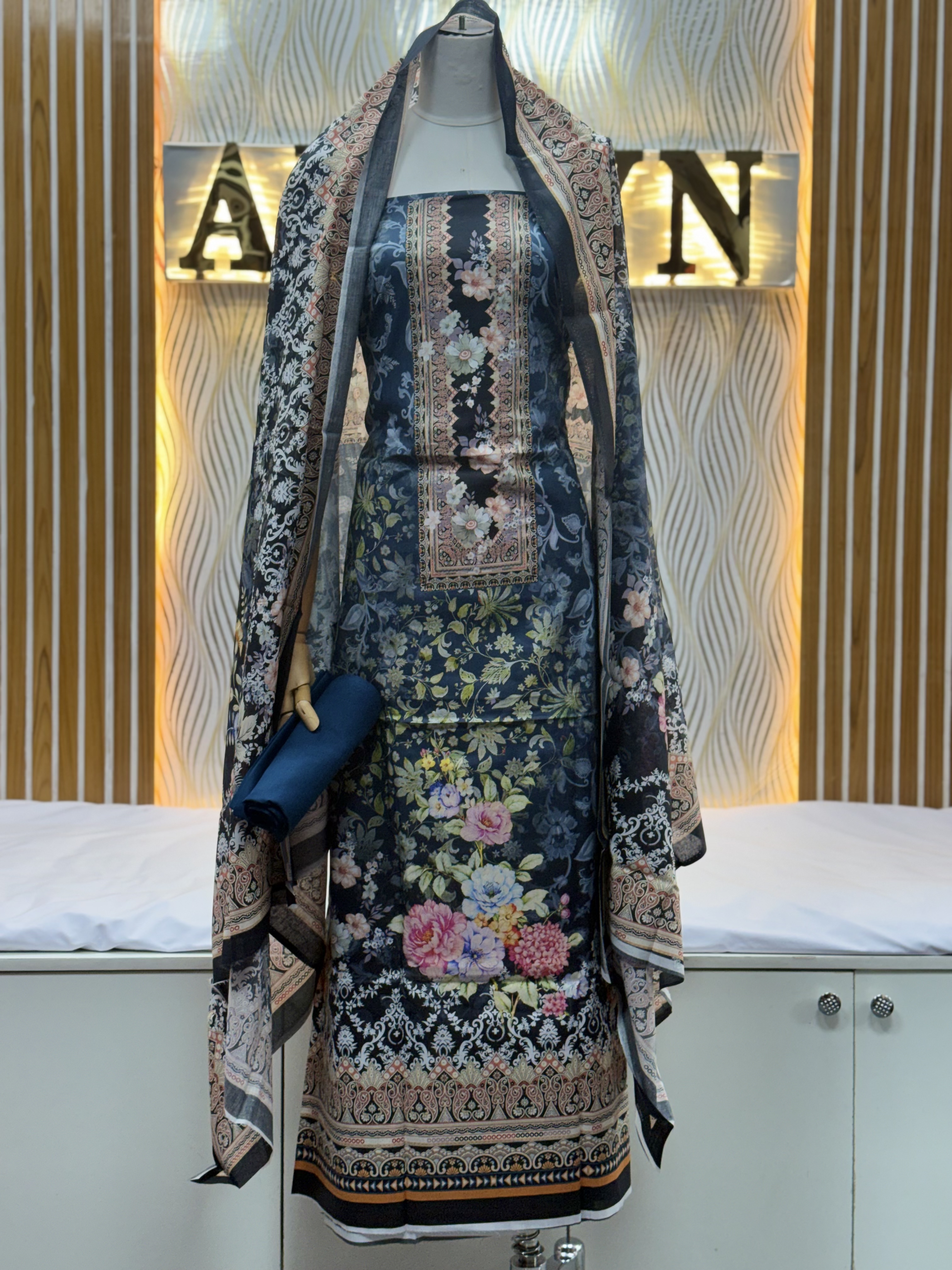 Zam Zam Floral Lace Border - alternate view