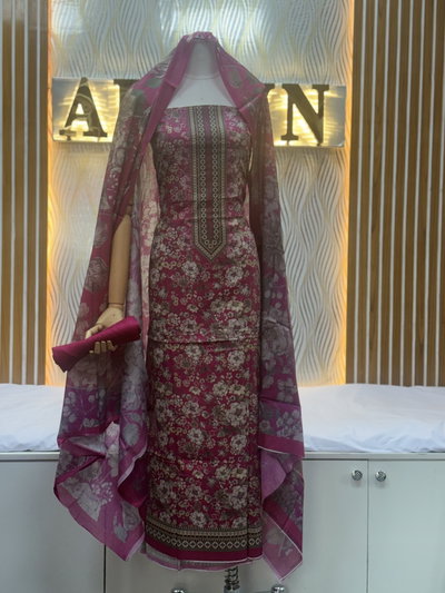 Zam Zam Rose Floral Geometric Neck