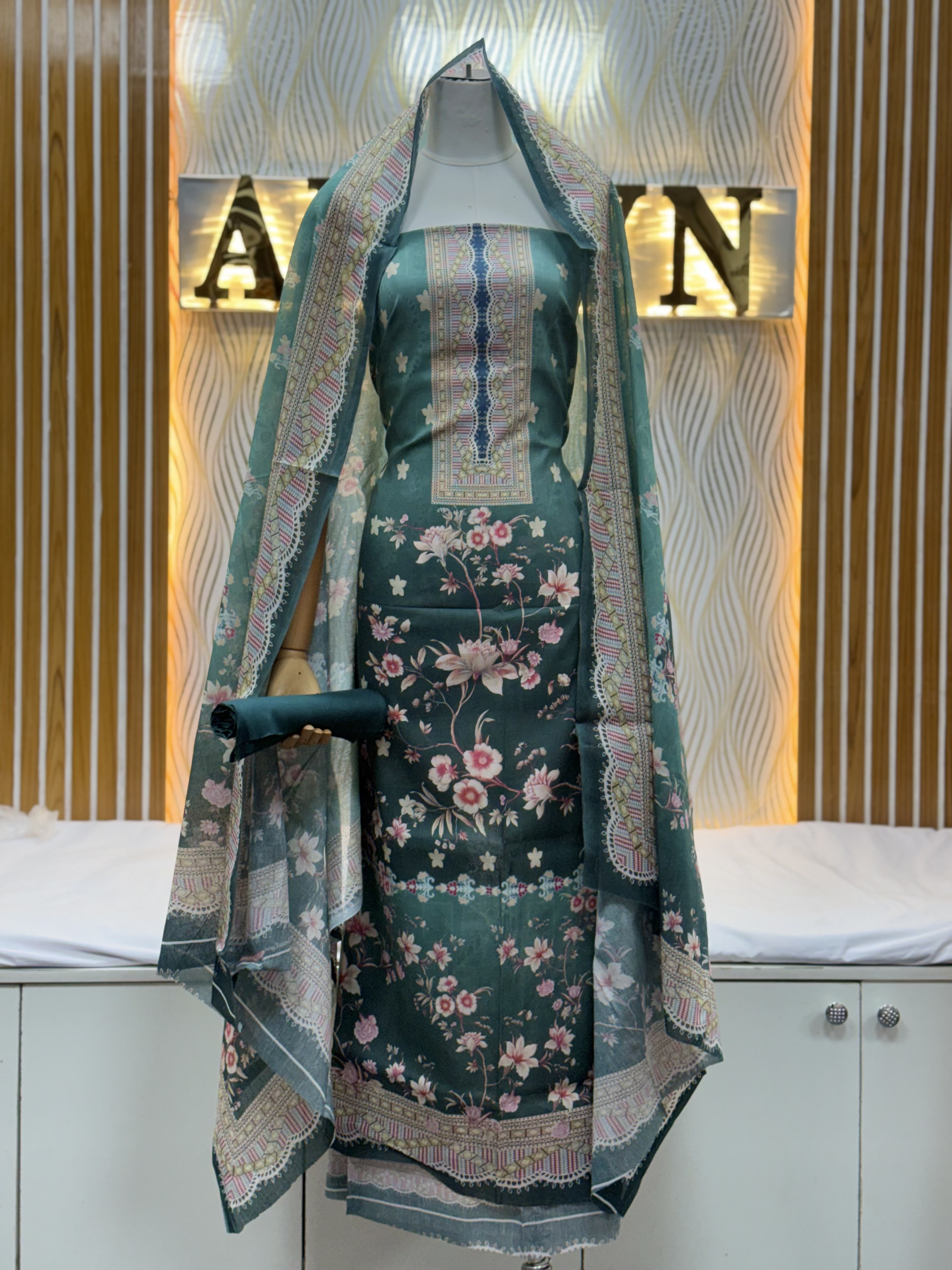 Zam Zam Teal Floral Scallop Dupatta - alternate view